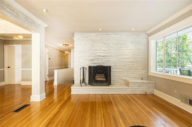 Building Photo - 3943 Lake Forrest Dr NE