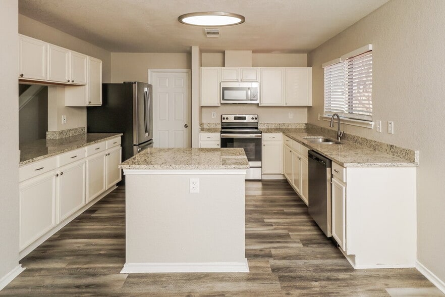 Building Photo - 14430 Bowhill Glen