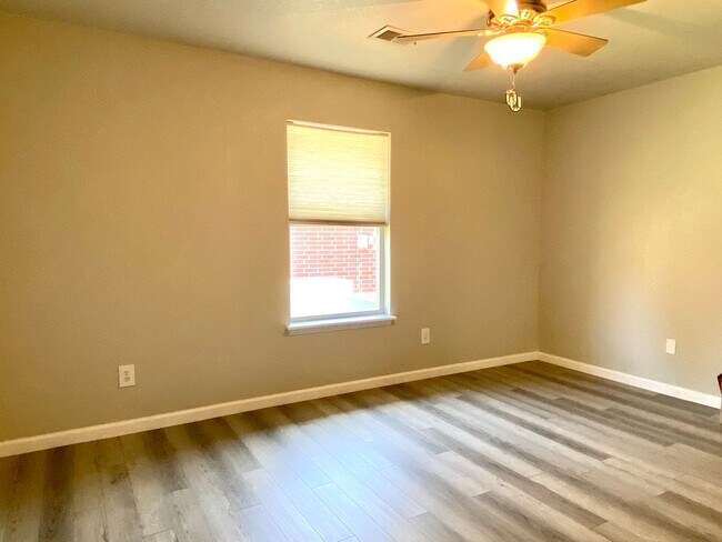 Building Photo - 4 Bed 2.5 Bath in NW OKC // Deer Creek Schools