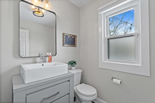 Building Photo - 1511 Hamlet St