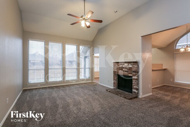 Building Photo - 136 Woodcreek Dr