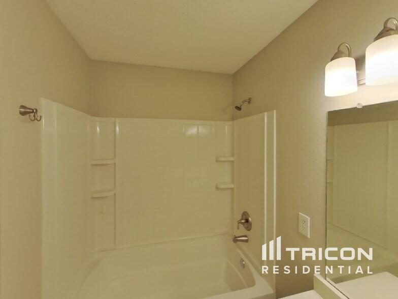 Building Photo - 3005 Deer Ridge Dr