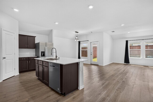 Building Photo - 149 Boxwood Dr