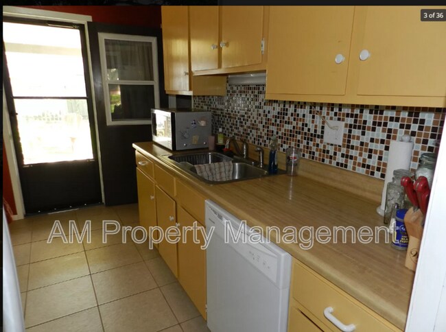 Building Photo - 402 Thompson Dr