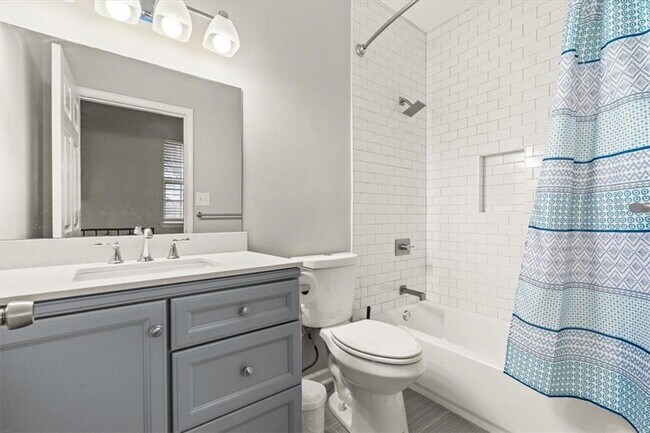 Building Photo - 66 Weyman Ave SW