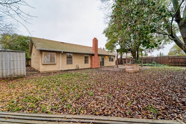 Building Photo - Sweet 3-Bedroom With a Fireplace Vibe