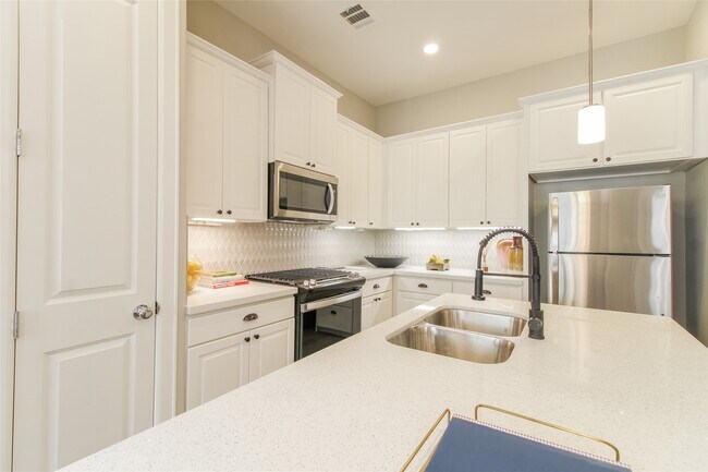 Building Photo - 5116 Royal Heath Dr