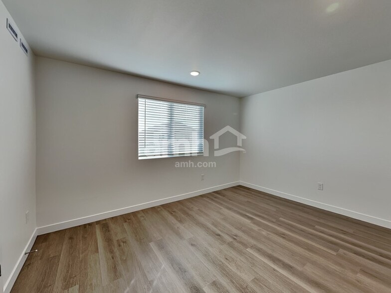 Building Photo - 12528 W Adair Dr