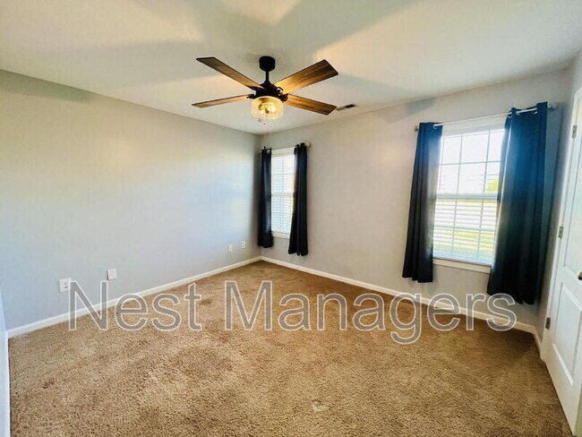 Building Photo - 641 Hogart St