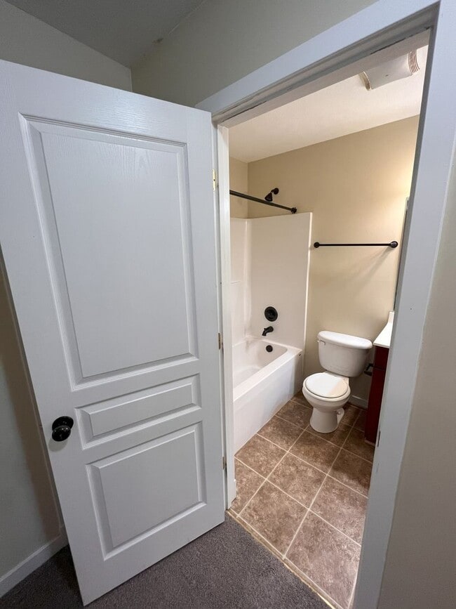Building Photo - End Unit 3 Bedroom Townhouse in Harrisonburg
