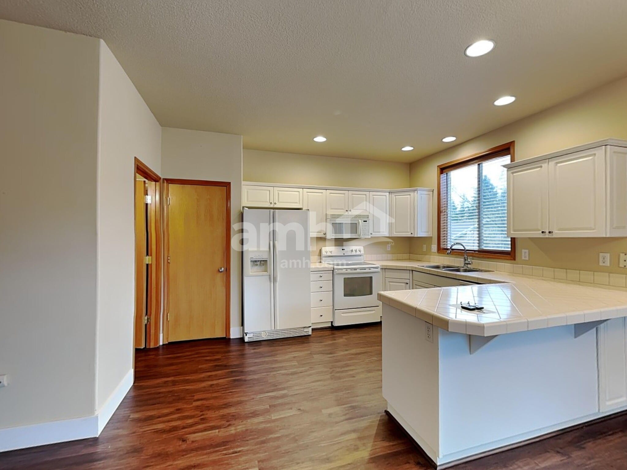 Building Photo - 495 Sunset Ridge Dr