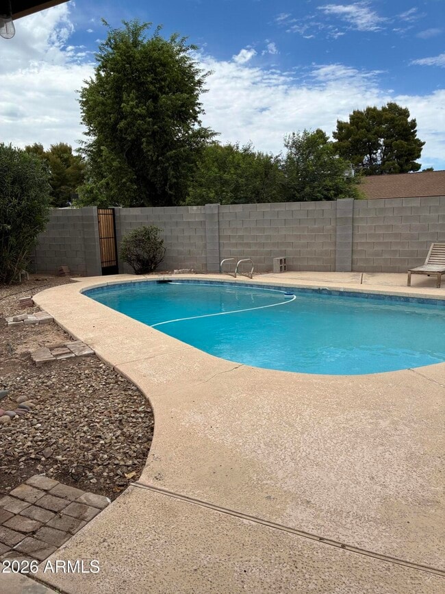 Building Photo - 2058 E Fremont Dr