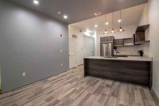 Building Photo - 2028 E Fletcher St