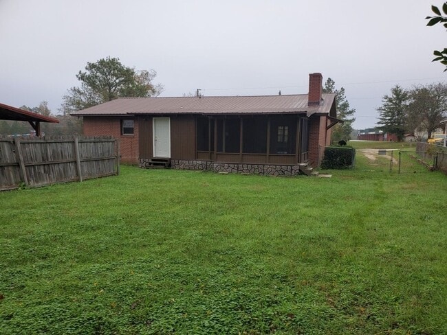 Building Photo - Move in Ready!!3 Bedroom 2 Bath Home in Le...