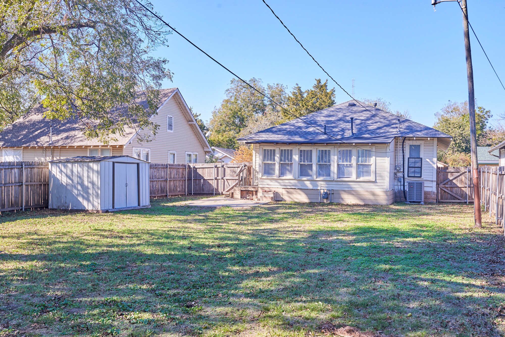 Building Photo - 422 E Eufaula St