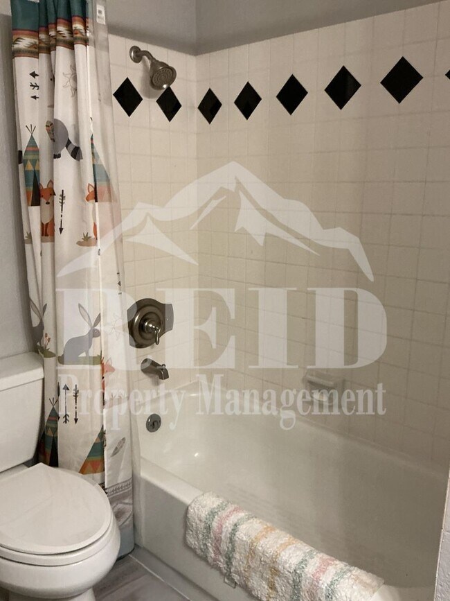 Building Photo - SILVERDALE - 4BED 3 BATH HOME HEART OF SILVERDALE