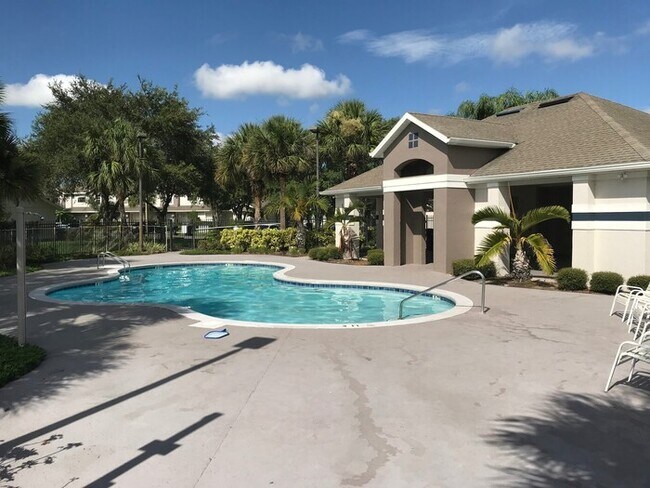 Building Photo - Don’t miss this beautiful 3-bedroom, 2-bat...