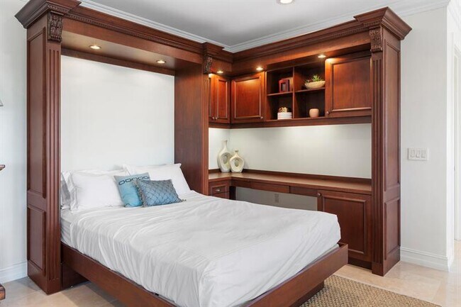 Building Photo - 514 N BIRCH Rd