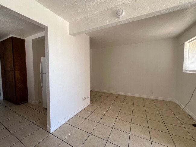 Building Photo - P026