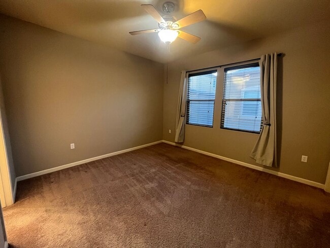 Building Photo - Spacious 2 bed 2 bath condo available in N...