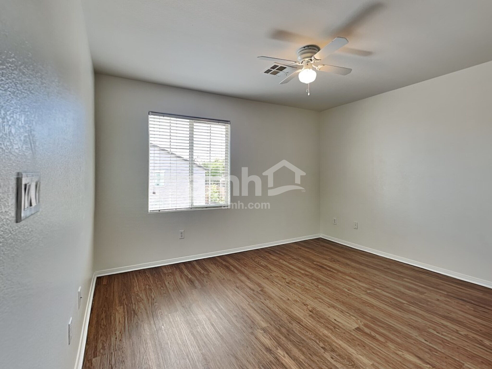 Building Photo - 10822 Elfstrom Ave