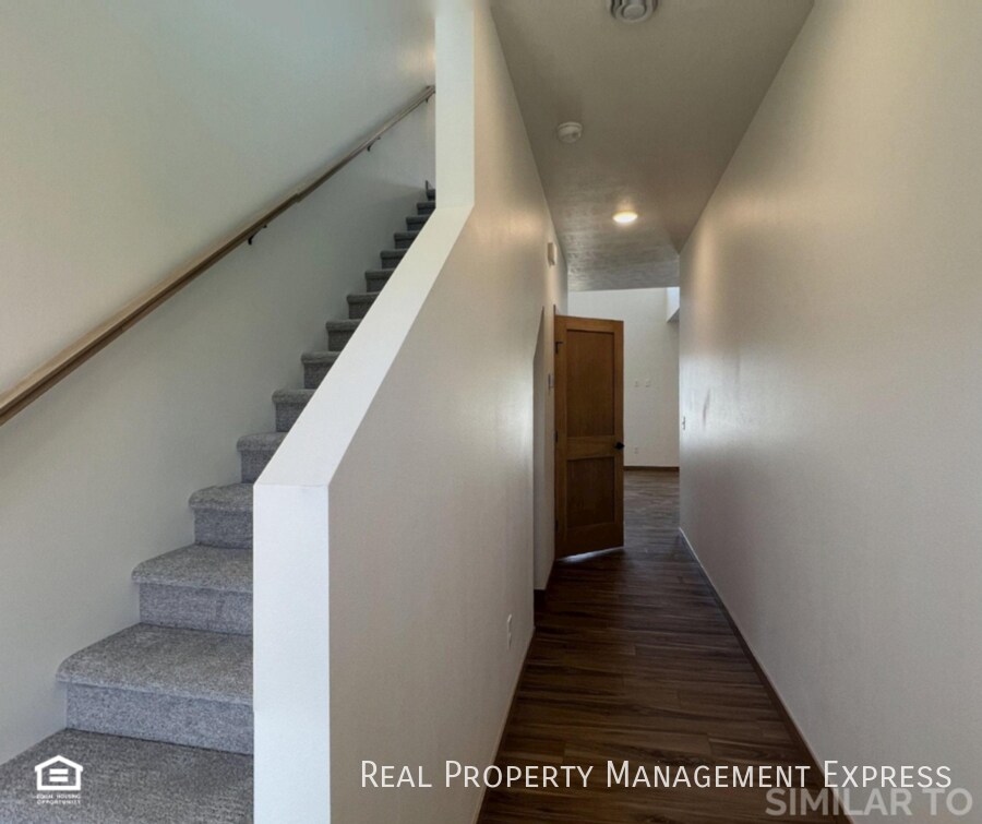 Building Photo - Awesome Layout with Yard Maintenance Inclu...
