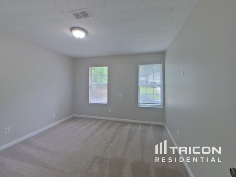 Building Photo - 5242 Selene Dr