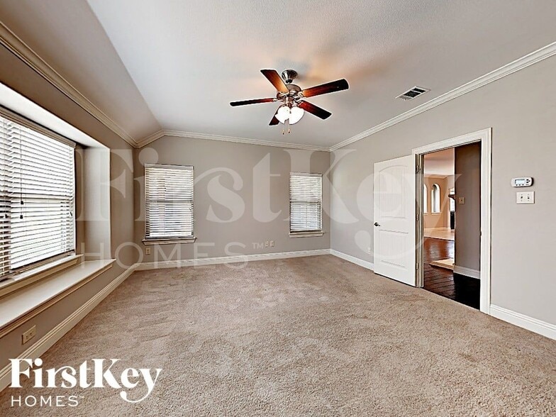 Building Photo - 488 Commonwealth Ln