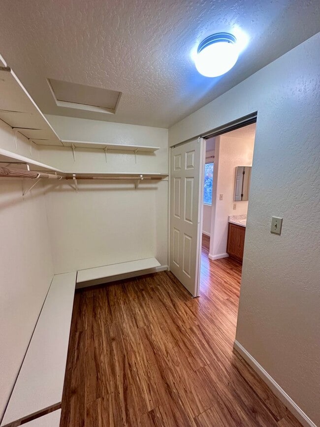 Building Photo - Spacious 3 Bedroom 2.5 Bath Home In NW Ren...