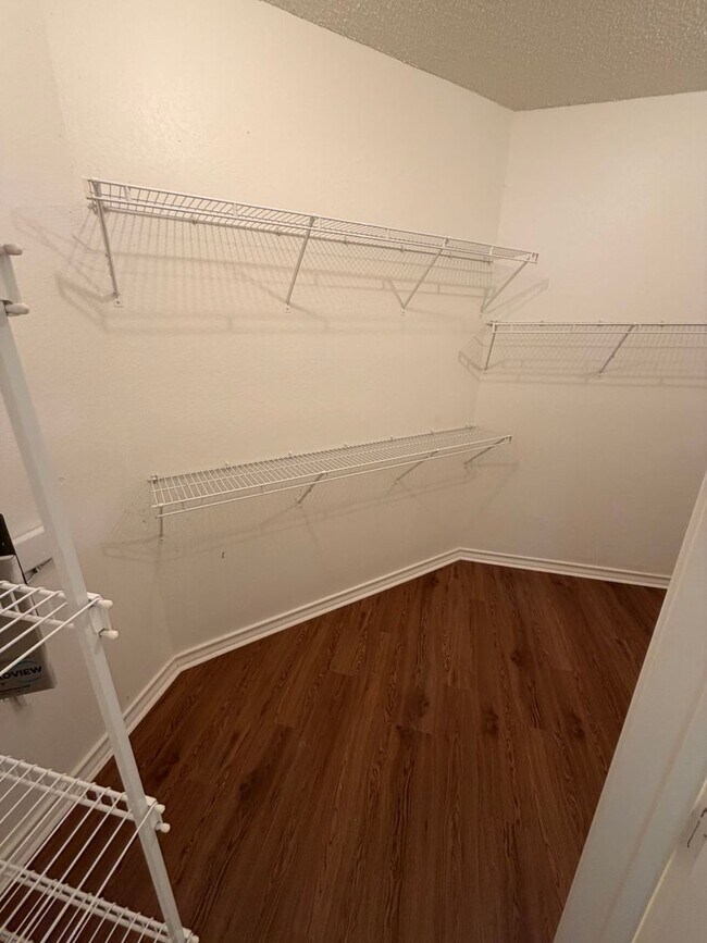 Building Photo - 8320 Mountainview Dr