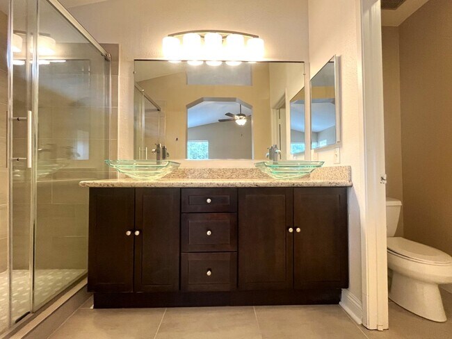 Building Photo - 3 bed, 2.5 bath located in Corona, CA!