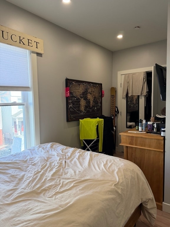 Building Photo - 415 E 7th St