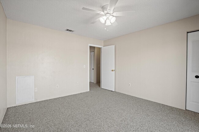 Building Photo - 11 Dondanville Rd