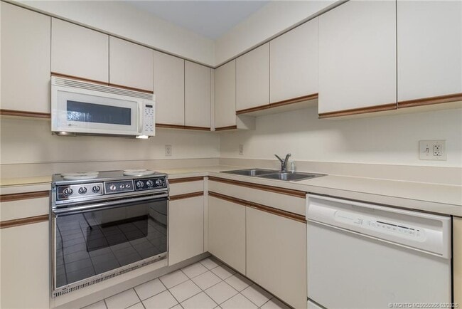 Building Photo - 2621 SW Egret Pond Cir