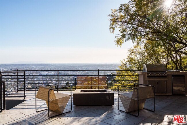 Building Photo - 8464 Cole Crest Dr