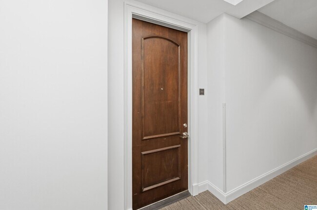 Building Photo - 2600 Highland Ave