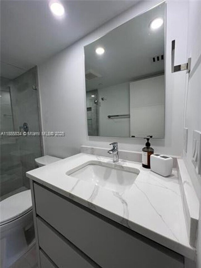 Building Photo - 251 Crandon Blvd