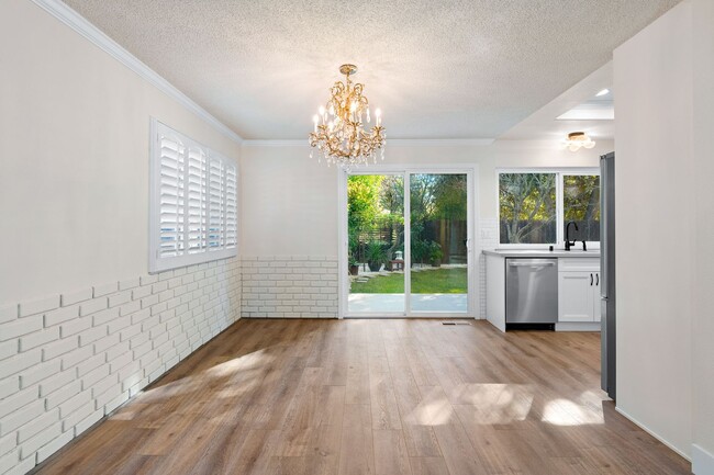 Building Photo - Beautifully remodeled 3-bedroom, 2-bathroo...