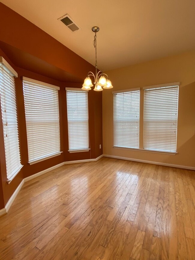 Building Photo - Updated 3 Bed, 2.5 Bath Townhome Available in Mauldin!
