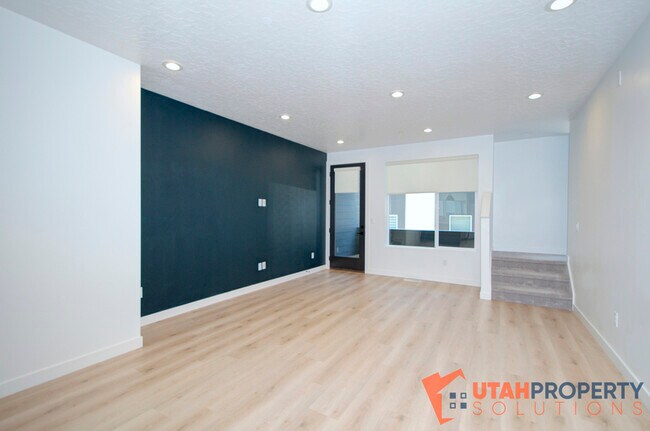 Building Photo - 351 W 800 N