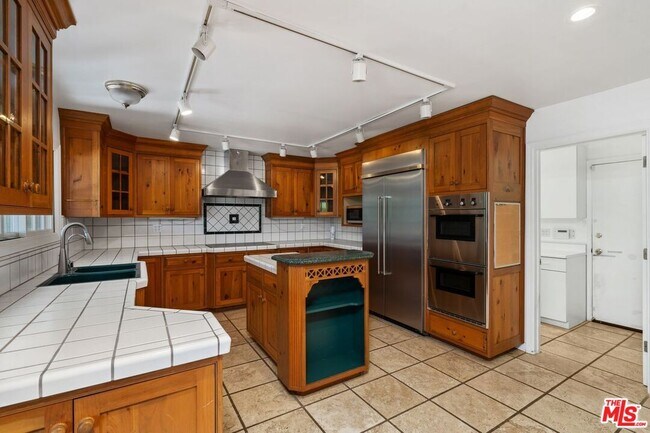 Building Photo - 21663 Ulmus Dr