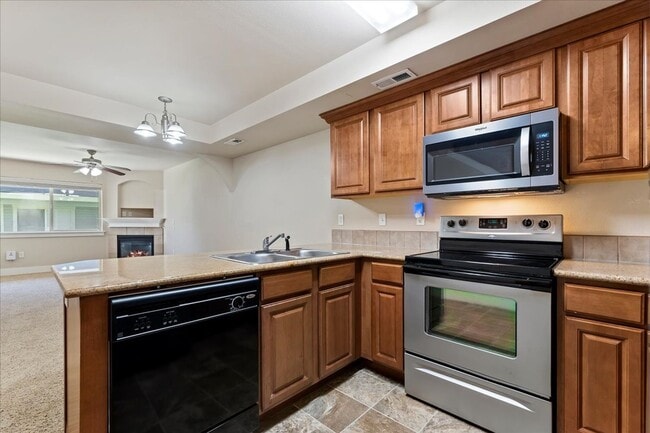 Building Photo - 9947 W Rosecroft Ct
