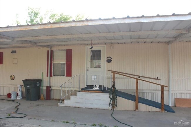 Building Photo - 19 Breezy Dr