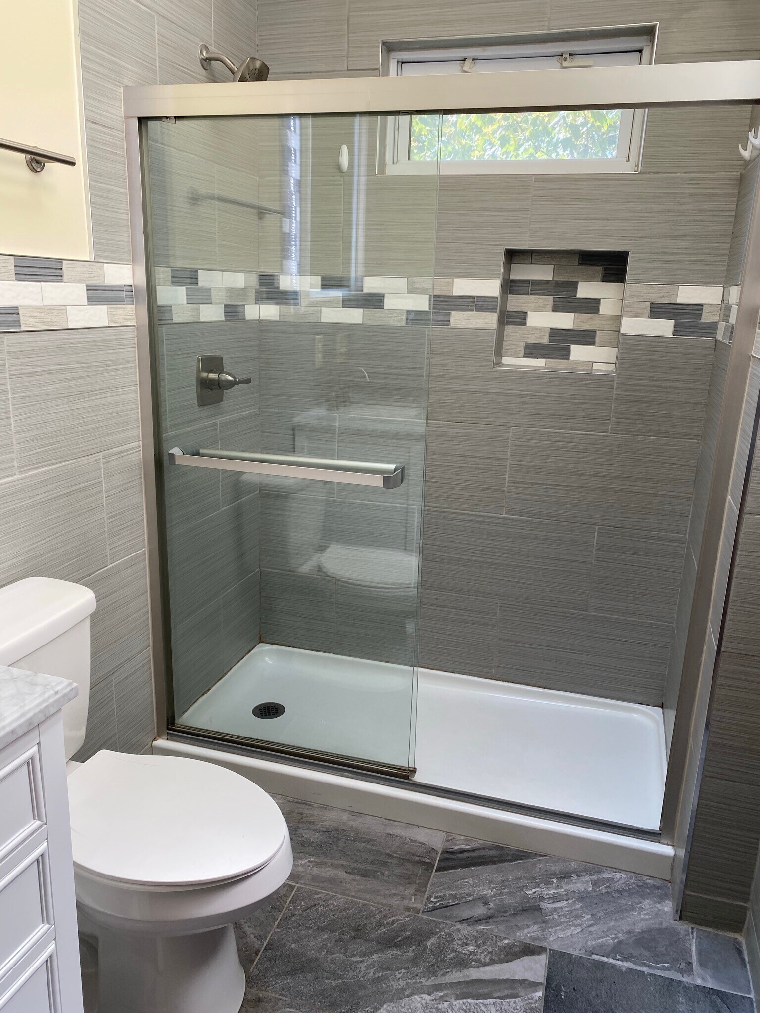 Building Photo - 395 E 15th Ave