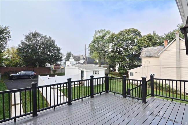 Building Photo - 147 Lachenour Ave