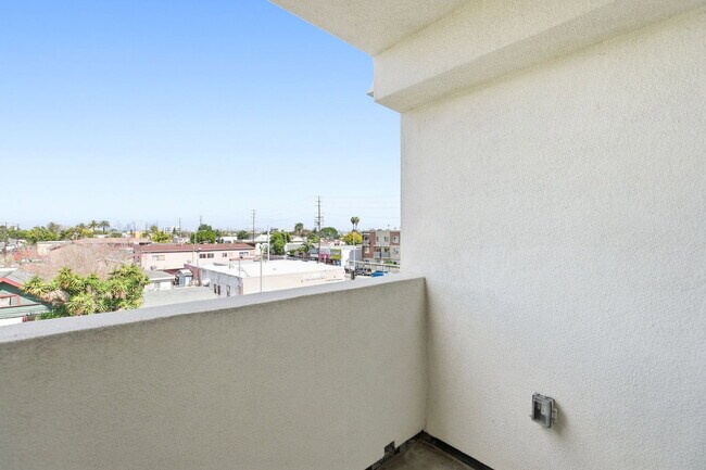 Building Photo - 7655 San Pedro St
