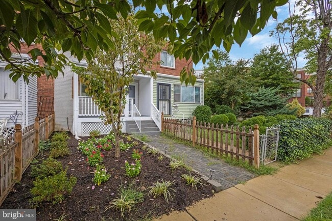 Building Photo - 3030 Manning St