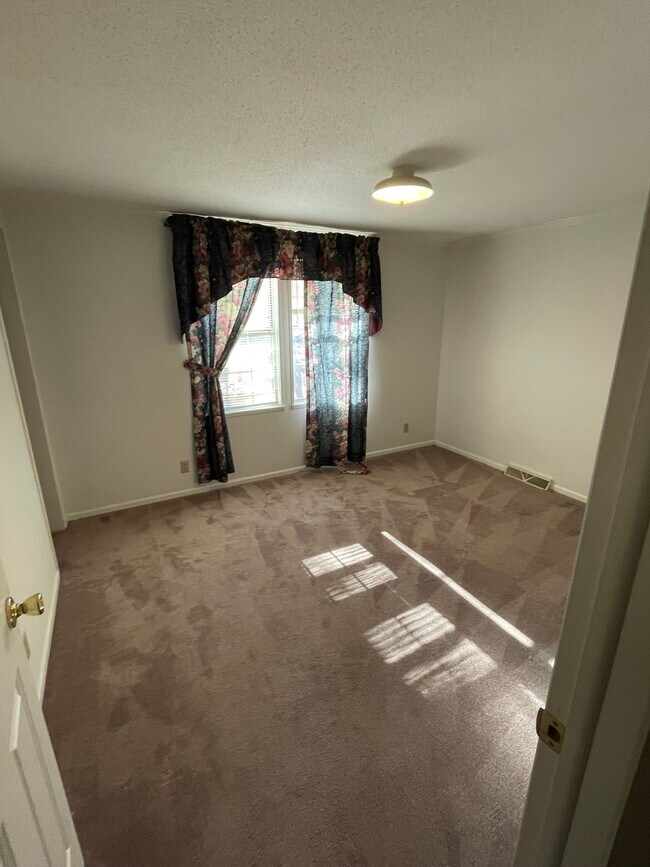 Building Photo - 2039 Vista Rd