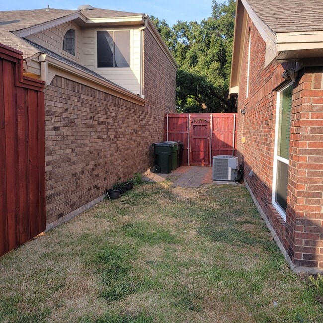 Building Photo - 6801 Tudor Dr