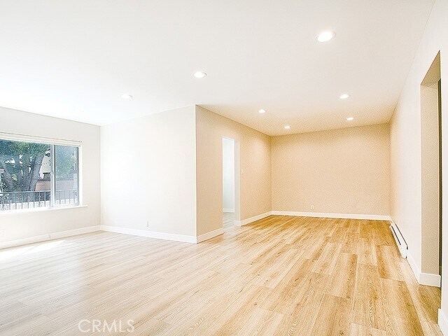 Building Photo - 2027 Vista Del Mar Ave